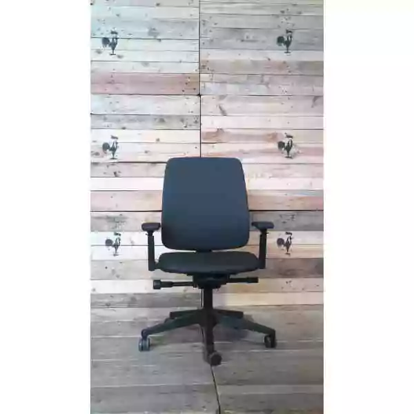 Asiento de piel sintética HAWORTH Comforto29 reacondicionado con reposabrazos 3D